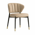 Chaise en cuir synthétique beige avec pieds en métal noir et embouts dorés